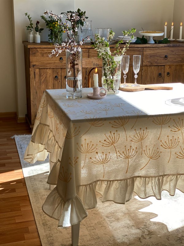 Frilled tablecloth, square, cream
